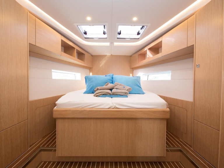 Hire Sailboat Bavaria with a boat licence