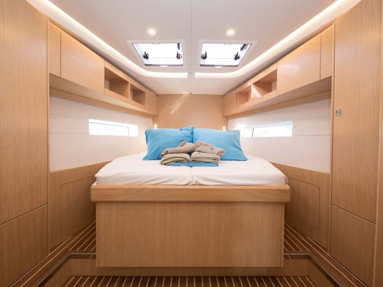 Hire Sailboat Bavaria with a boat licence