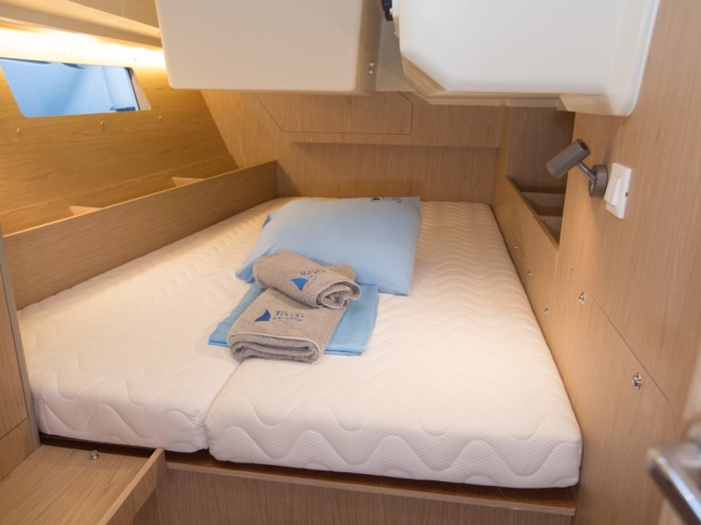 Hire Sailboat Bénéteau with a boat licence