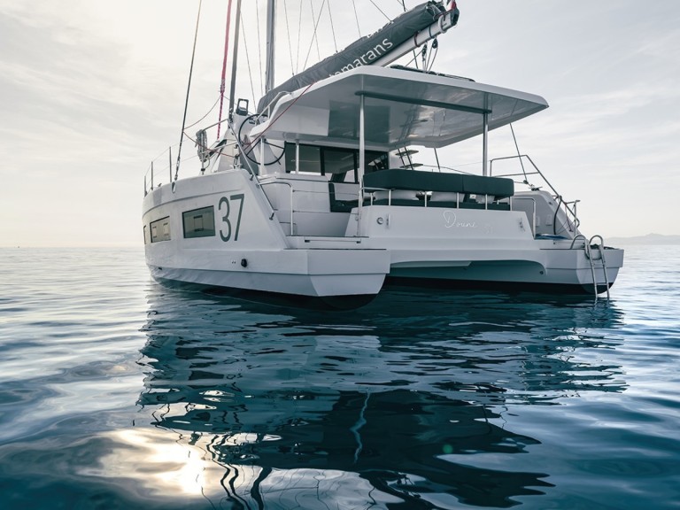 Hire Catamaran Aventura with a boat licence