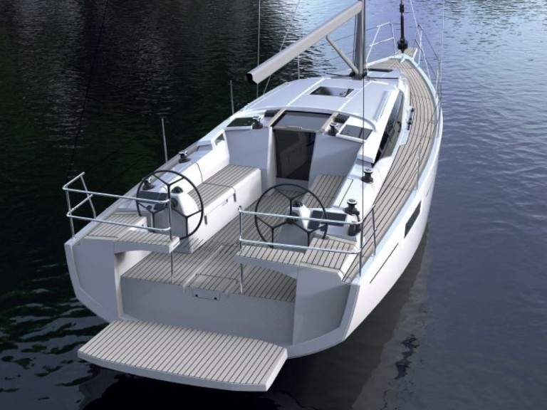 Yacht hire Valencia cheap Maxus 35 (see with our base extra options availability as Air Conditioned)