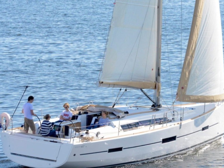 Charter a Dufour Dufour 412 Grand Large in Anse Marcel on Samboat