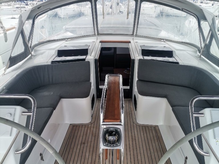 Charter a Hanse Hanse 455 in Sukošan on Samboat