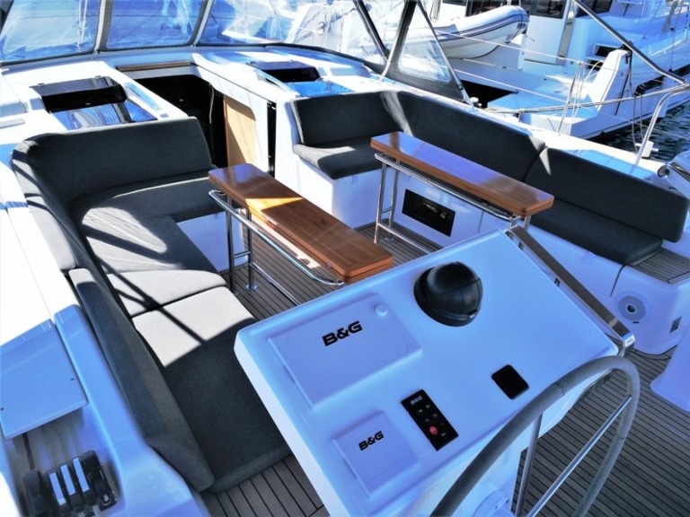 Sailboat to hire Biograd na Moru at the best price