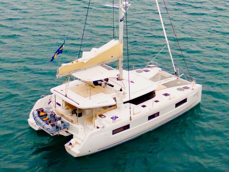 Hire Catamaran Lagoon with a boat licence
