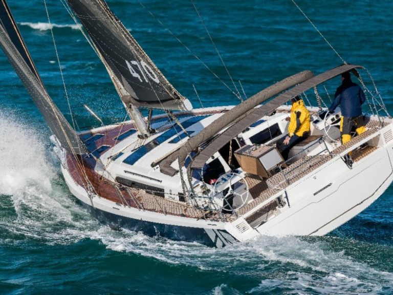 Charter a Dufour Dufour 470 in Palermo on Samboat