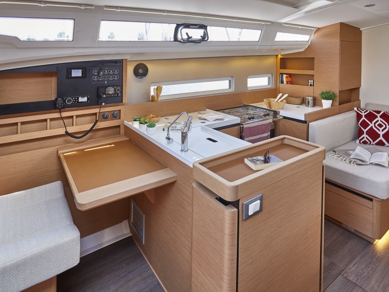 Hire Sailboat Jeanneau with a boat licence