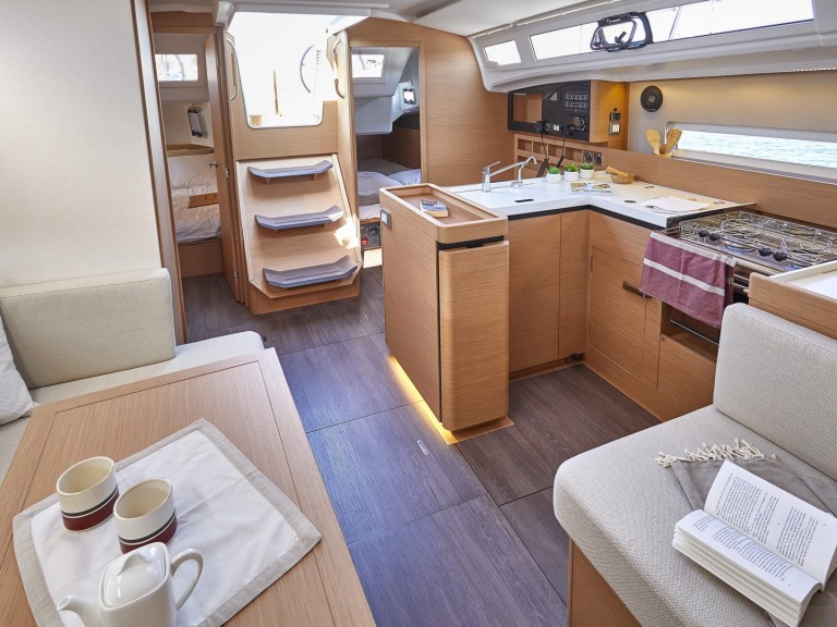 Sailboat to hire Pula at the best price