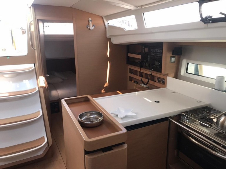 Sailboat hire in Pula - Jeanneau Sun Odyssey 440