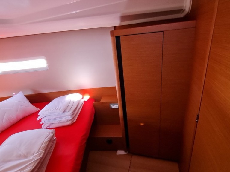 Hire Sailboat with or without skipper Jeanneau Pula