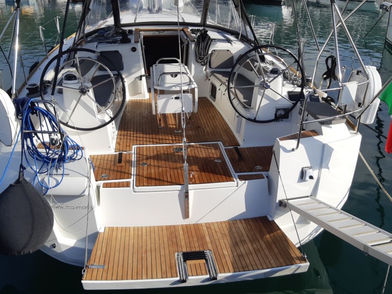 Sailboat hire in Tropea - Jeanneau Sun Odyssey 519