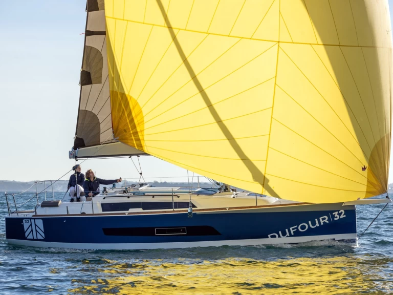 Hire a Dufour Dufour 32 Marseille