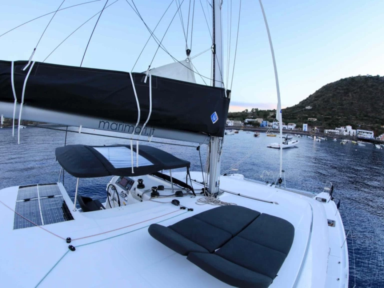 Yacht hire Tropea cheap Lagoon 42