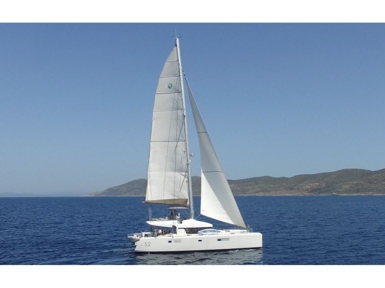 Hire Catamaran Lagoon with a boat licence
