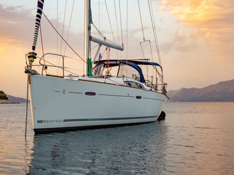 Bénéteau Oceanis 43 charter bareboat or skippered in  Nikiána