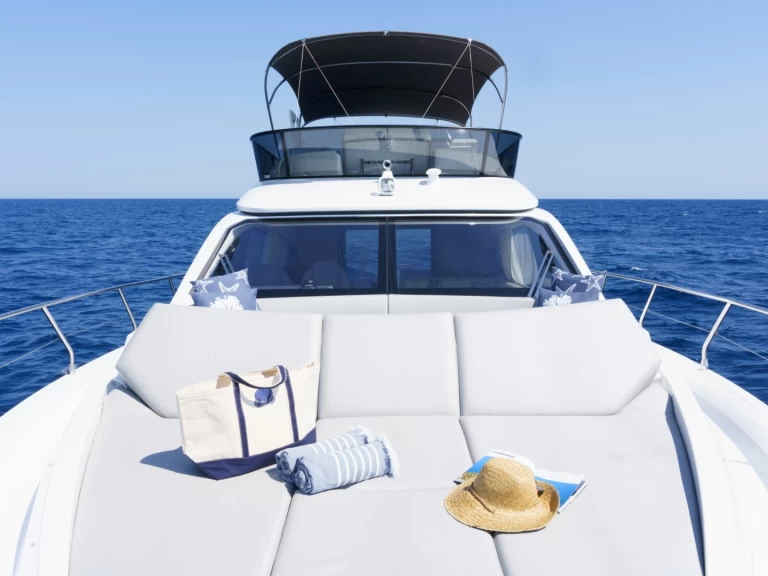 Charter a Azimut Azimut 53 Fly in Barcelona on Samboat