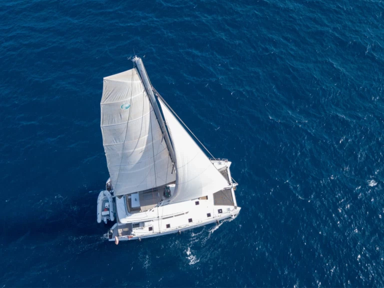 Hire a Lagoon Lagoon 560 Barcelona