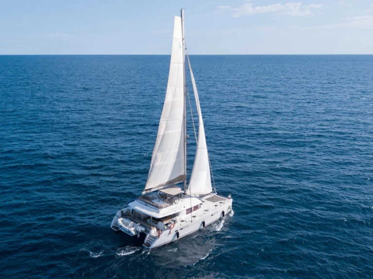 Catamaran hire in Barcelona - Lagoon Lagoon 560