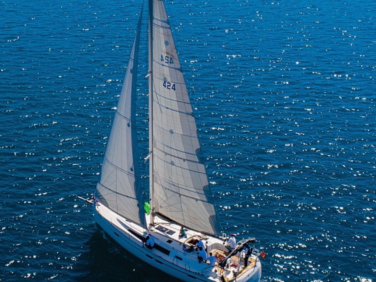 Hire Sailboat Bavaria with a boat licence