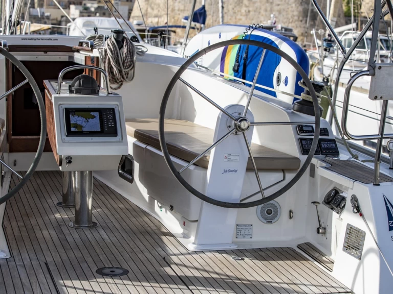 Yacht hire Kalkara cheap Bavaria 41 Cruiser