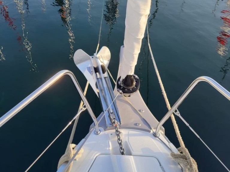 Bénéteau Oceanis 34.1 charter bareboat or skippered in  Šimuni