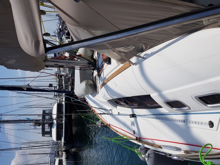 Charter a Bénéteau Oceanis 46 in Alimos on Samboat