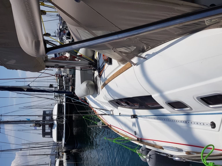 Charter a Bénéteau Oceanis 46 in Alimos on Samboat