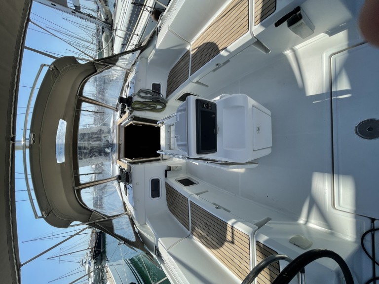 Hire a Jeanneau Sun Odyssey 469 Alimos Marina