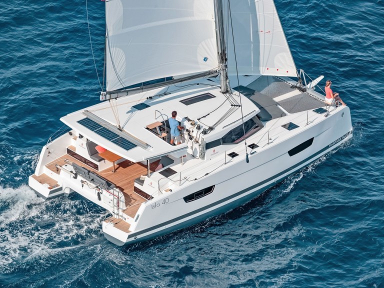 Yacht charter Lávrio - Fountaine Pajot Isla 40 on SamBoat