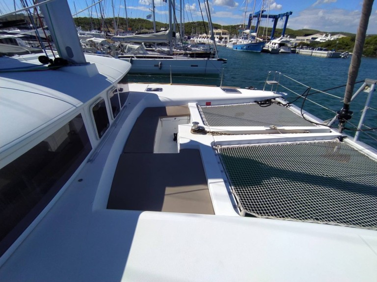 Hire Catamaran Lagoon with a boat licence