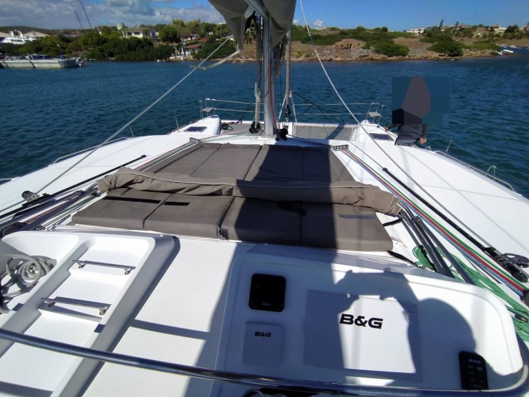 Catamaran to hire Alimos at the best price