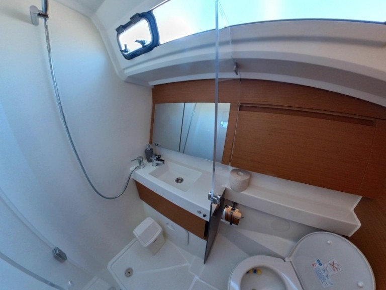 Sailboat to hire Pirovac at the best price