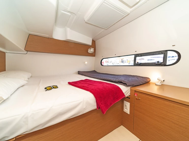 Charter a Excess Excess 11 in Deme of Volos on Samboat