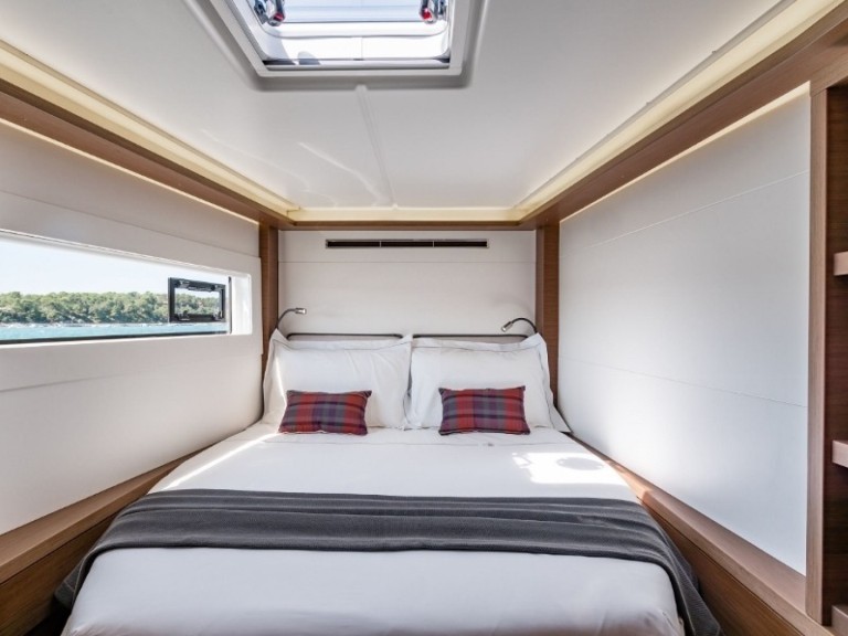 Hire Catamaran Lagoon with a boat licence