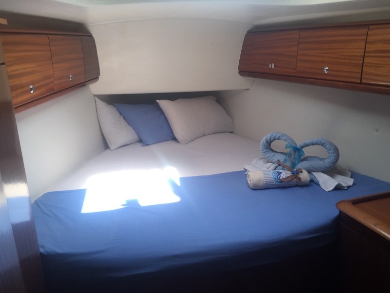 Sailboat to hire Nydri at the best price