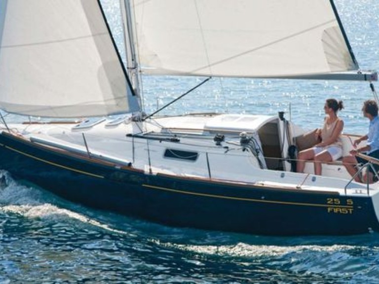 Charter a Bénéteau First 25 S in Arzon on Samboat