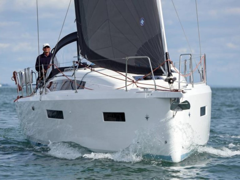 Sailboat to hire Arzon at the best price