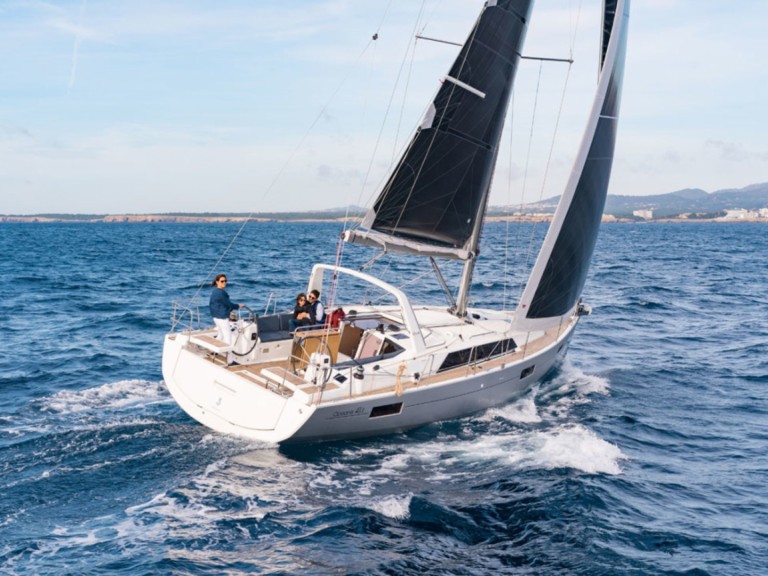 Charter a Bénéteau Oceanis 41.1 in Arzon on Samboat