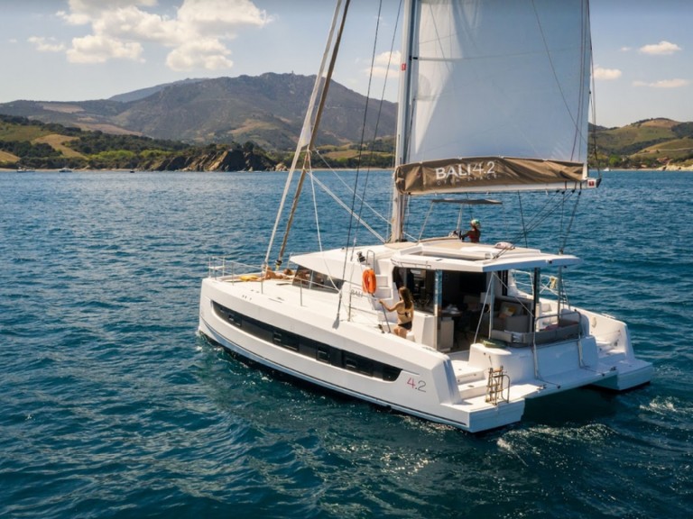 Catamaran to hire Le Marin at the best price