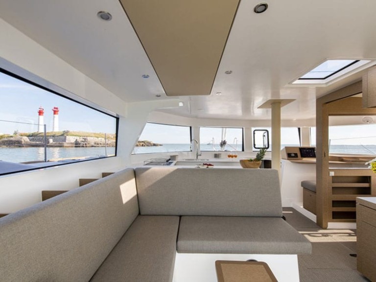 Sailboat to hire Les Sables-d'Olonne at the best price