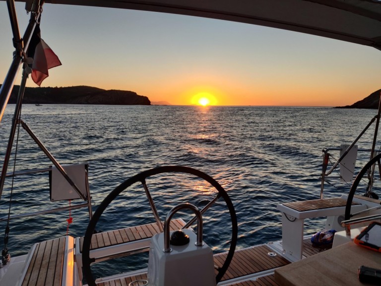 Sailboat hire in Port Olona - Bénéteau Oceanis 381