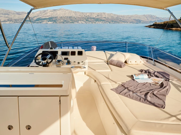 Luxury Yacht to hire Podstrana at the best price
