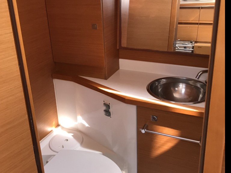 Hire a Jeanneau Sun Odyssey 379 La Rochelle