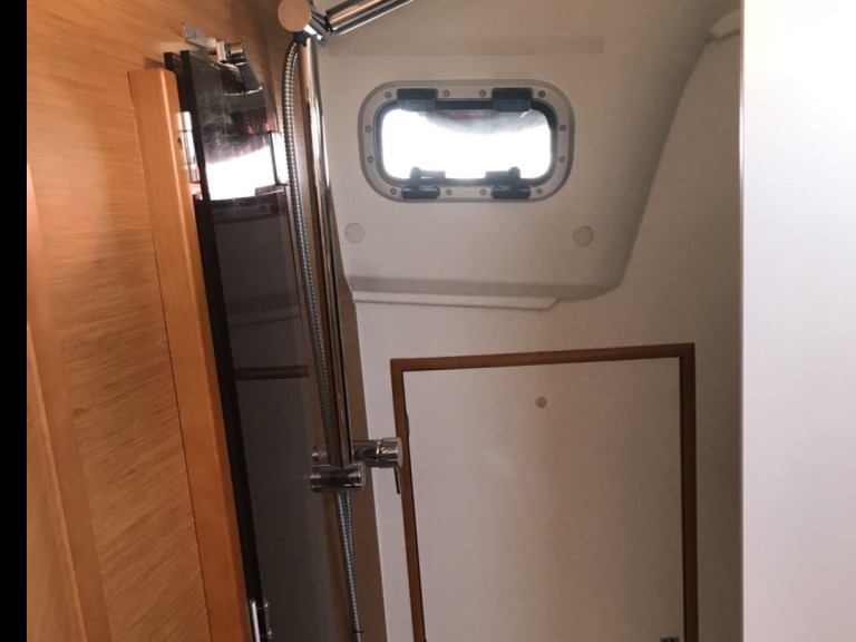 Hire Sailboat with or without skipper Jeanneau La Rochelle