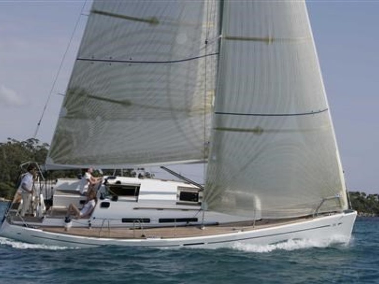 Sailboat to hire Port du Crouesty at the best price