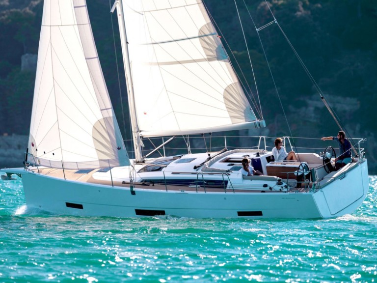 Hire a Dufour Dufour 390 Grand Large Santa Eulària des Riu