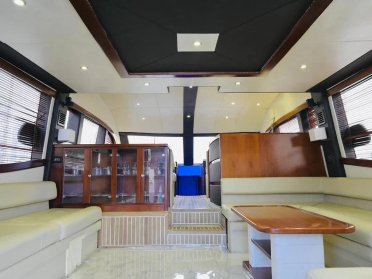 Luxury Yacht to hire Dubai Marina at the best price