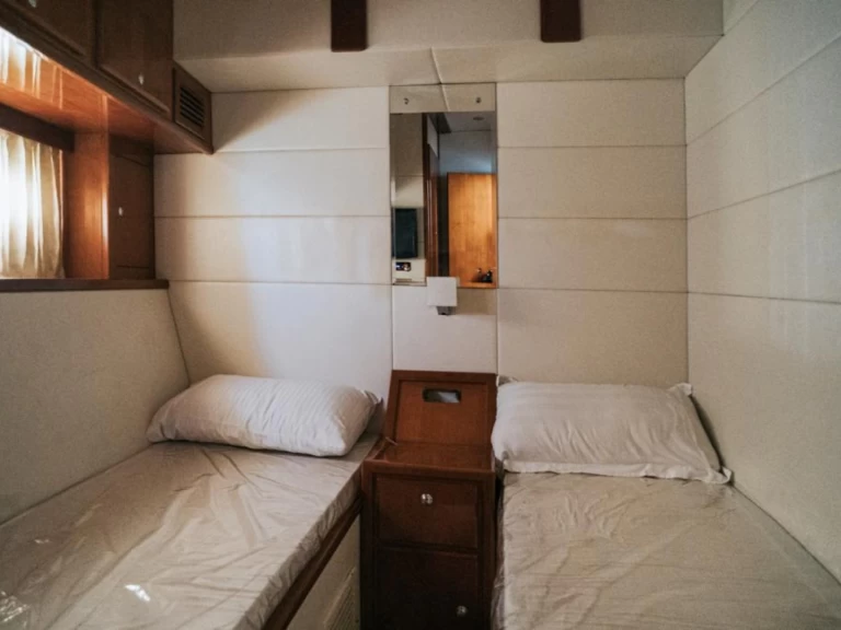 Yacht hire Dubai Marina cheap 75