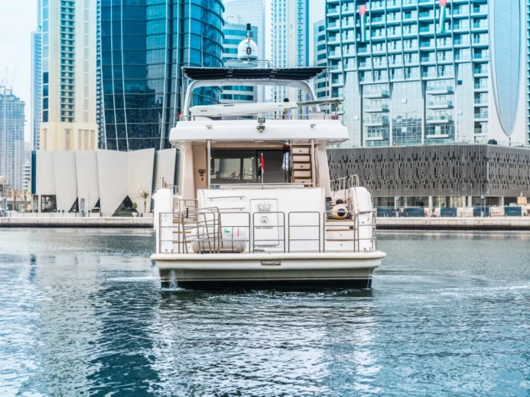Yacht hire Dubai Marina cheap 90 FEET