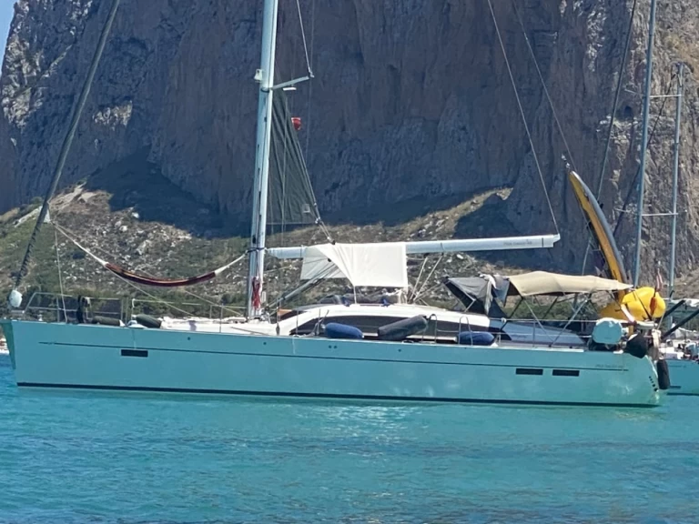 Yacht hire Préveza cheap Pilot Saloon 48